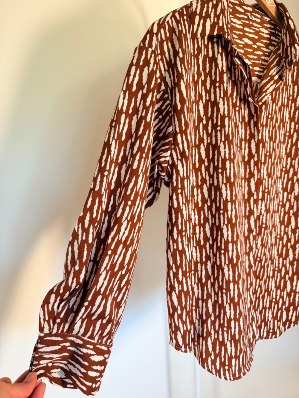 Brown White Button Up Blouse Long Sleeve Size Medium New without Tags - Picture 5 of 6